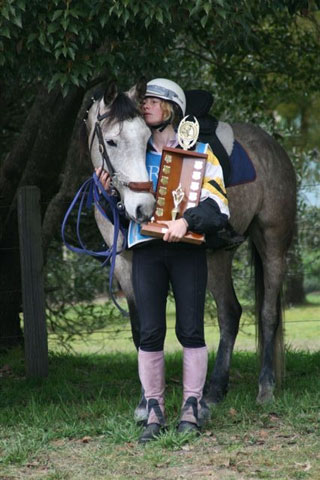 Talea Hasko-Stewart and BH Summer Reign at Shahzada 2008 with the Steve Locke trophy